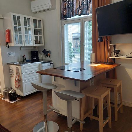Remontoitu Asunto Vanhassa Talossa - Renovated Apartment At The Heart Of 투르쿠 외부 사진